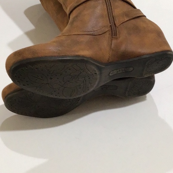 Vegan leather brown boots riding size 8.5 W man-made material - Picture 3 of 3